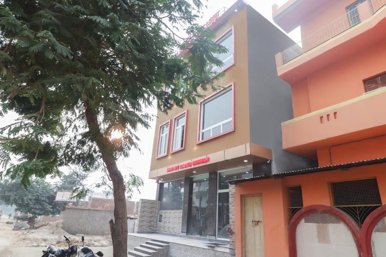 Hôtel Oyo 67215 Shri Hit Radha Bhawan à Vrindāvan Extérieur photo